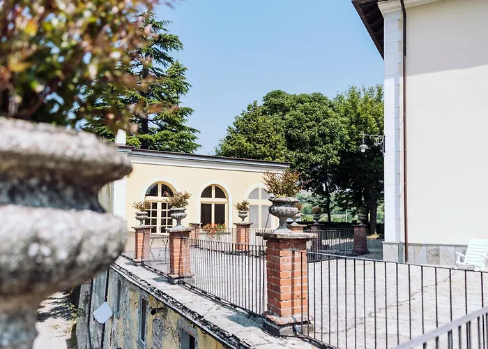 Castello Di Grillano Guest House